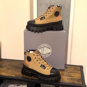 NIB Palladium Revolt HI TX Olive High-Top Size 8